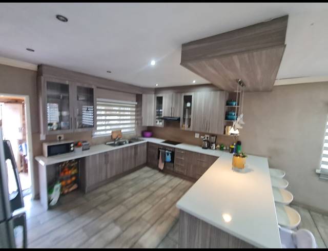 3 BEDROOM HOUSE TO LET IN VANDERBIJLPARK CW 5